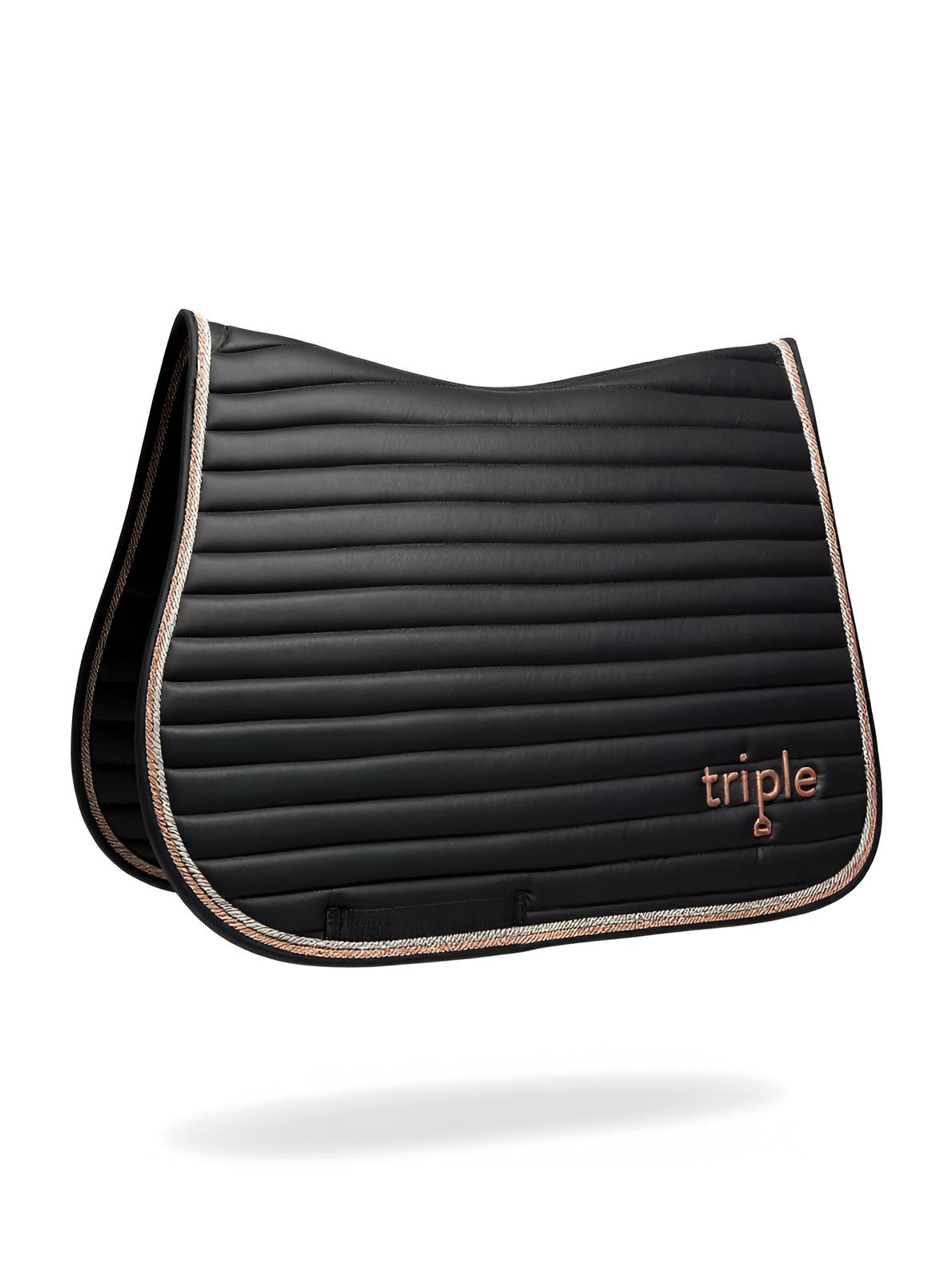 Tapis de selle tout autour avec jupe évasée. Garniture en Tapis de selle tout autour avec jupe évasée. Garniture en